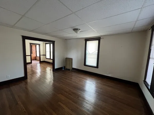$2,300 | 382 McGrath Highway, Unit 1R, Somerville, MA 02143