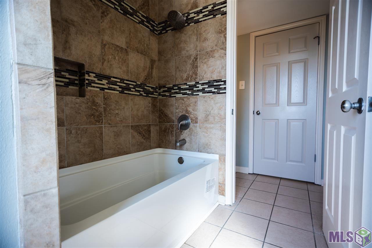 15021 Shenandoah View Court, Unit 1 Baton Rouge, LA 70817 - Photo 7 of 9