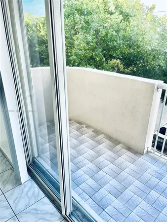 $2,000 | 6801 Harding Avenue, Unit 306, Miami Beach, FL 33141