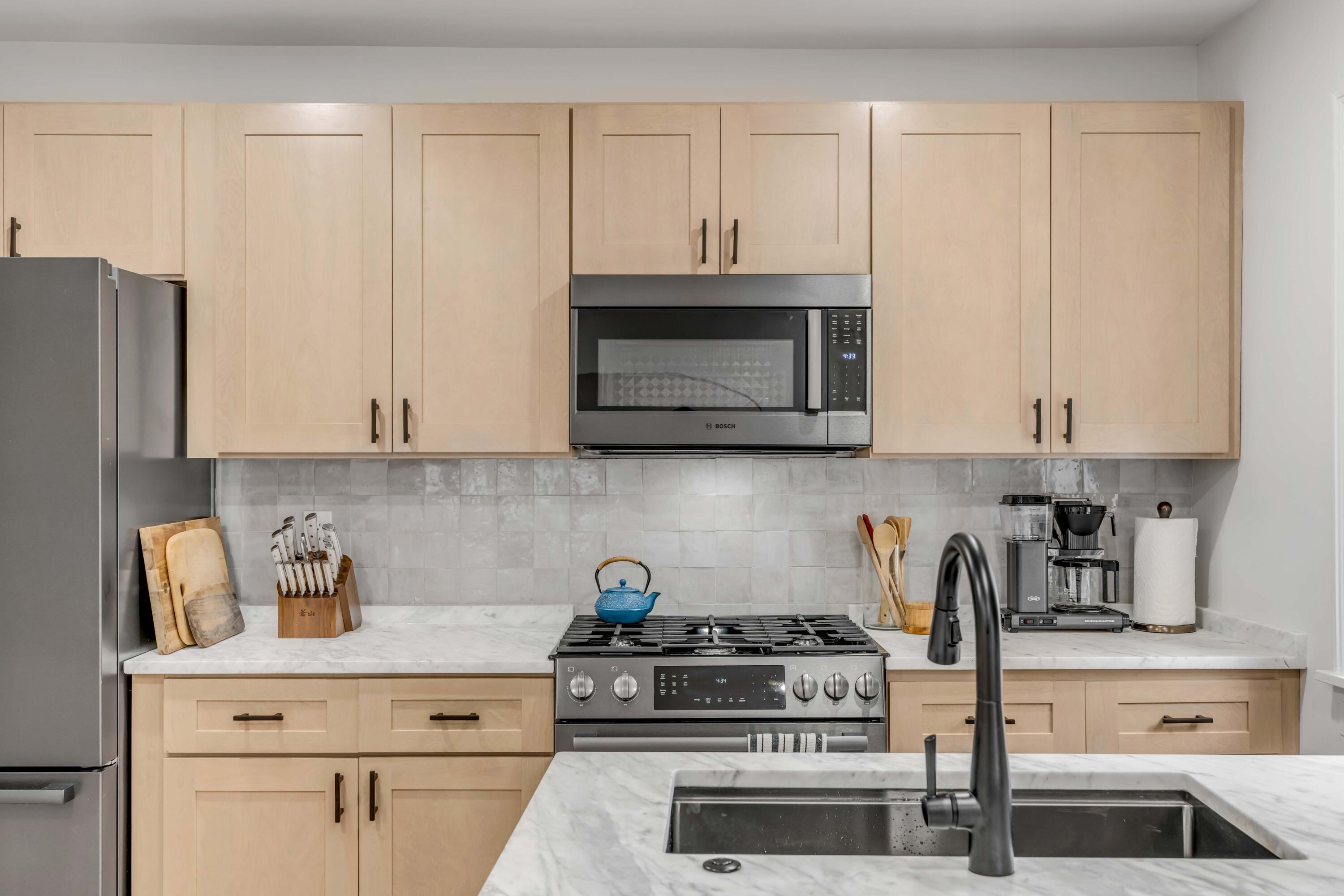 9 Franklin Street, Unit E Charleston, SC 29401 - Photo 7 of 21 New Bosch Appliances