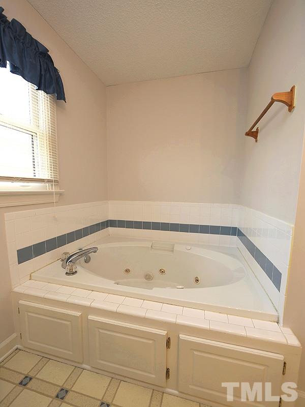 4791 Thomas Road Henderson, NC 27537 - Photo 18 of 25 a bathroom with a bathtub