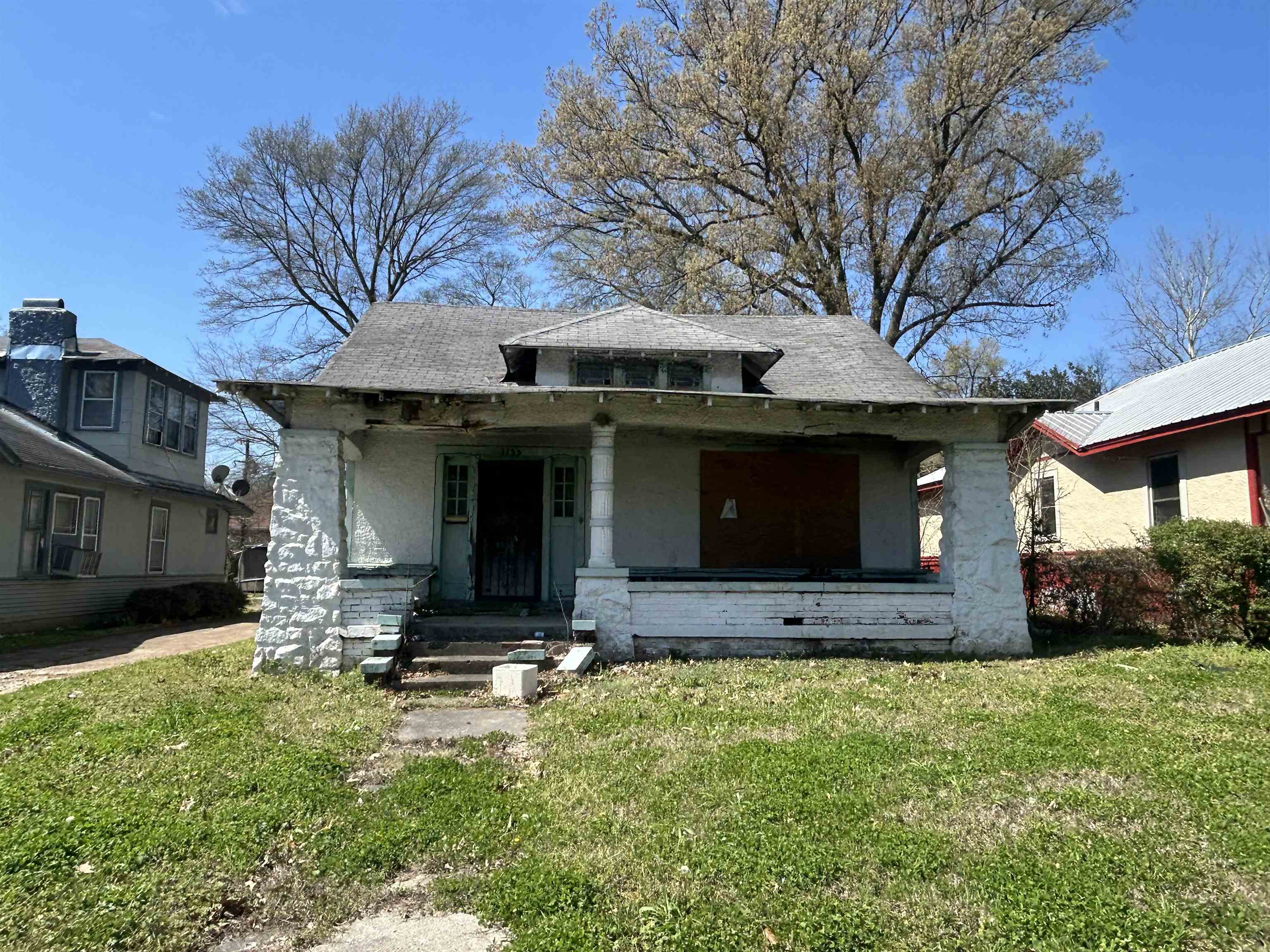 1135 Rayner Street Memphis, TN 38106 - Photo 1 of 6 Bungalow-style house with a porch, a front lawn, roof with shingles, and stucco siding