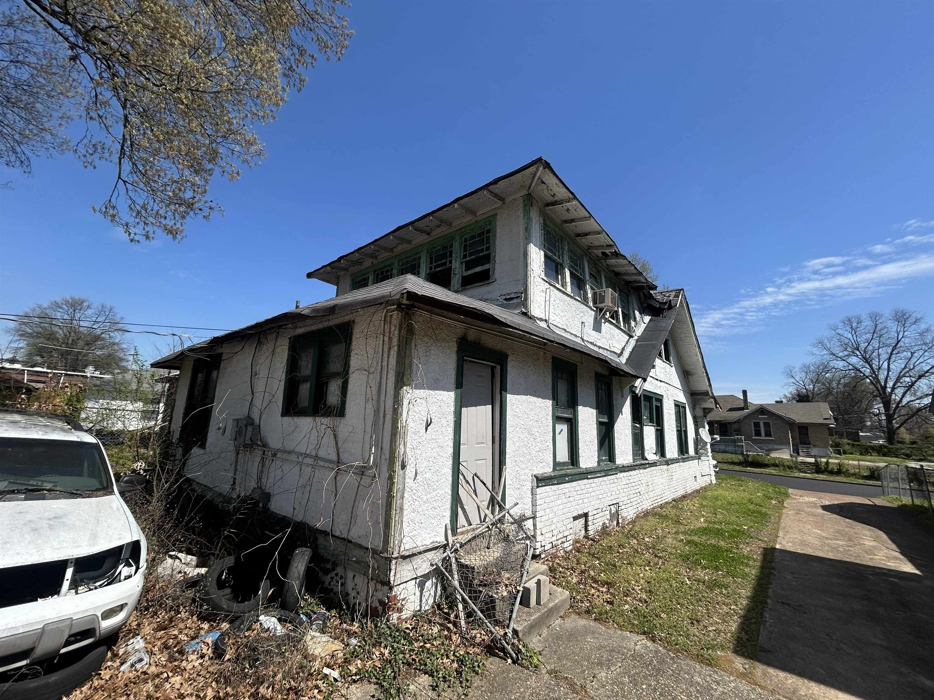 1135 Rayner Street Memphis, TN 38106 - Photo 4 of 6 View of side of home featuring brick siding