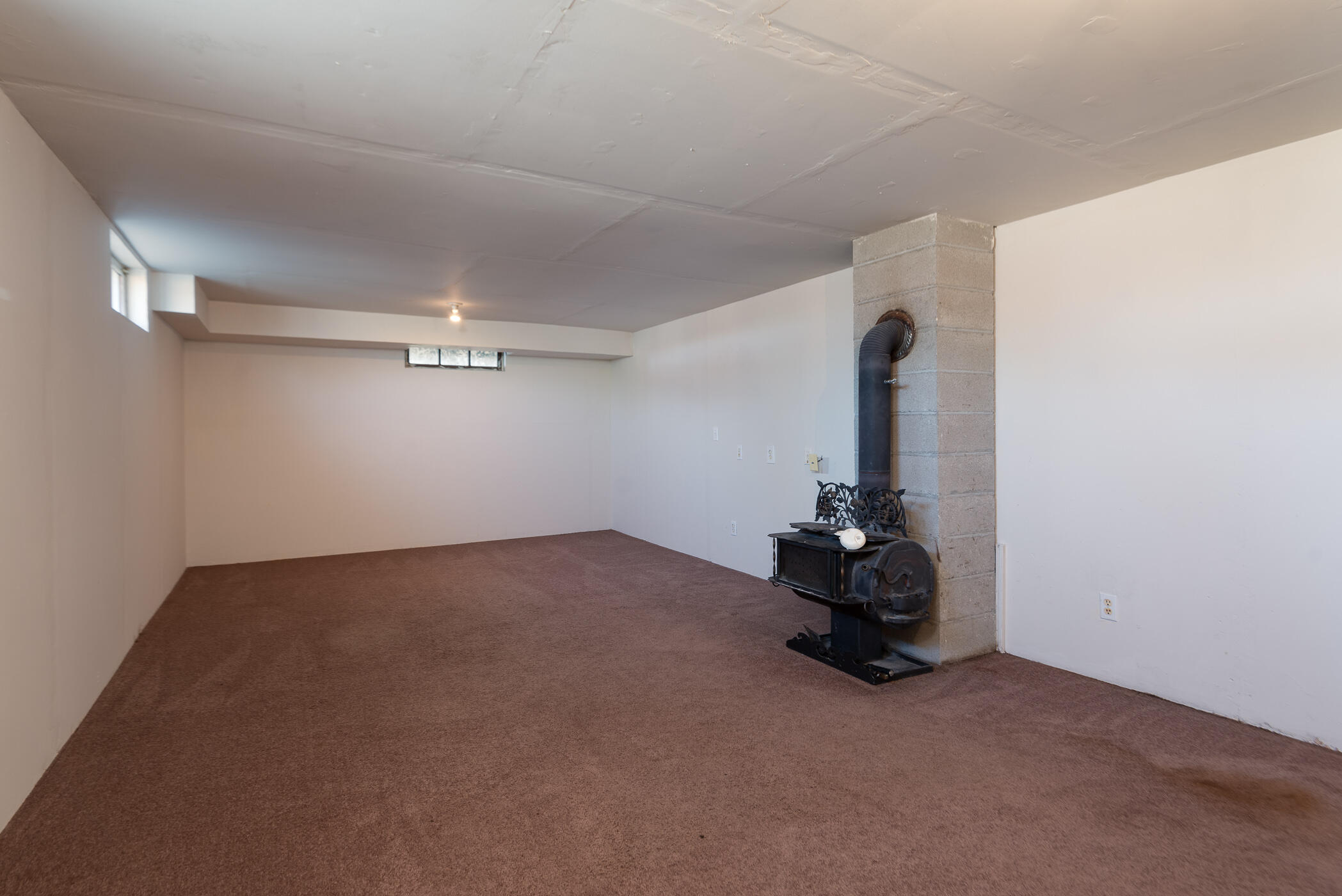 16961 Varco Road Bend, OR 97703 - Photo 13 of 15 Finished side in basement