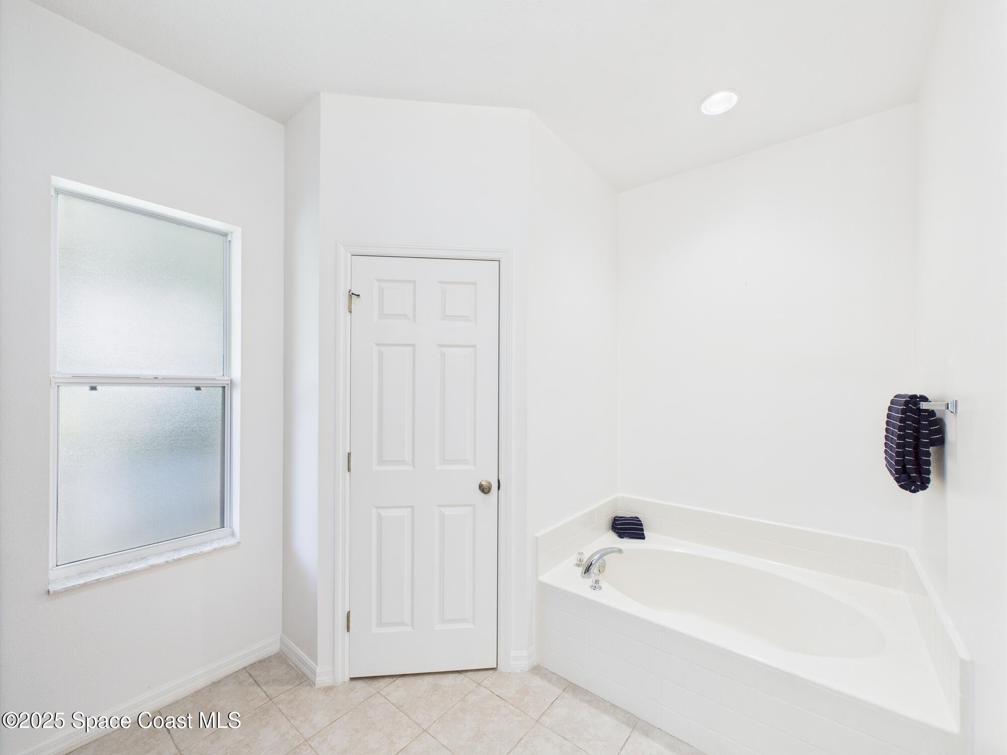 826 Riviera Avenue Sebastian, FL 32958 - Photo 13 of 35 CAM02441G0-PR0227-STILL024
