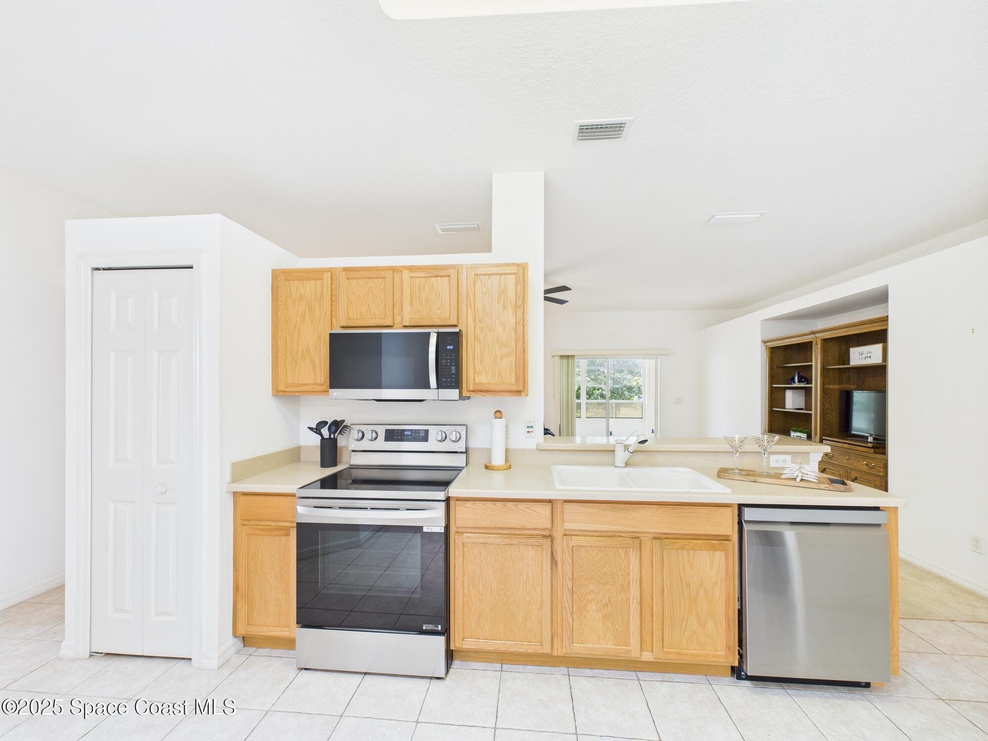 826 Riviera Avenue Sebastian, FL 32958 - Photo 23 of 35 CAM02441G0-PR0227-STILL014