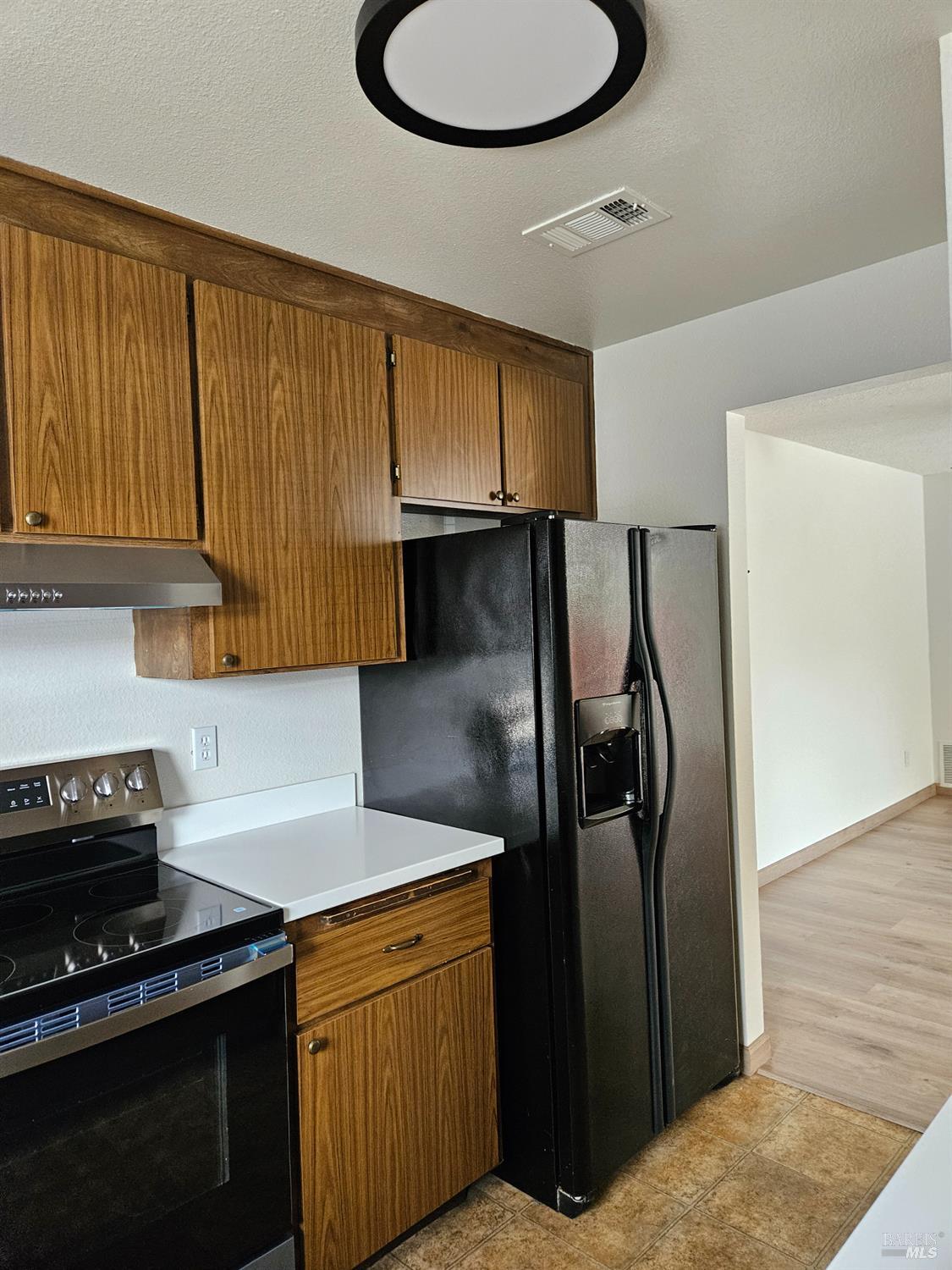 1930 Grande Circle, Unit 72 Fairfield, CA 94533 - Photo 17 of 34 a kitchen with stainless steel appliances granite countertop a refrigerator a stove and a sink