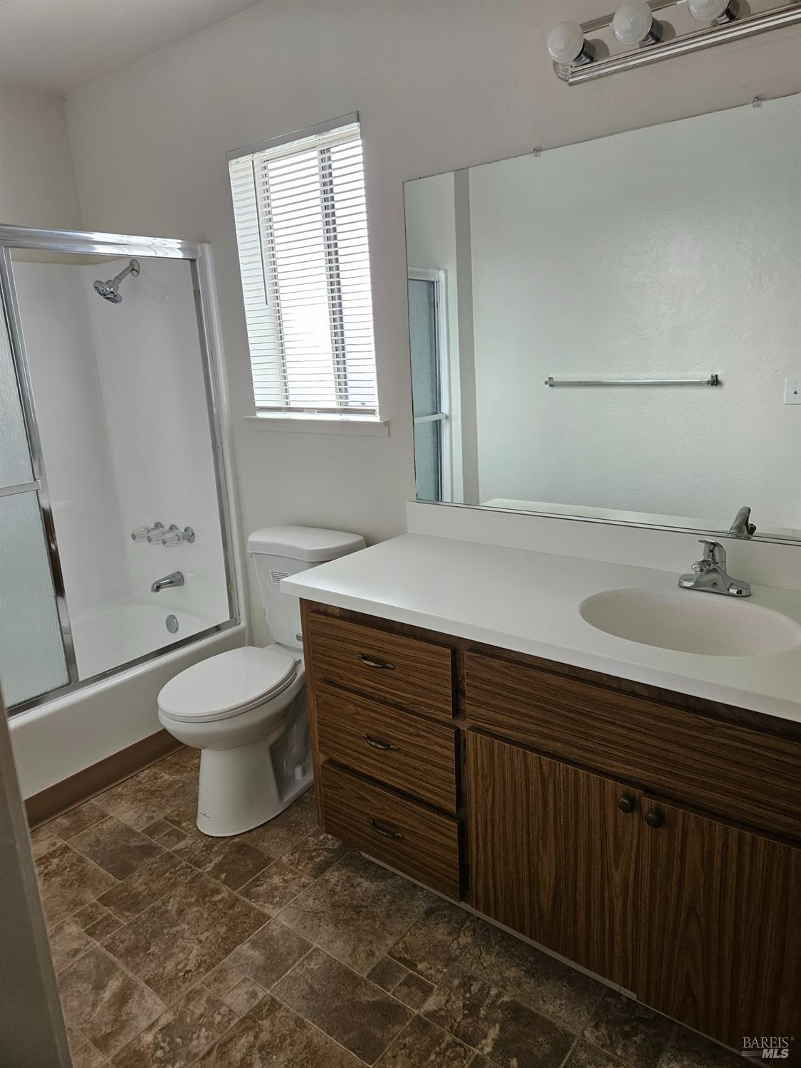 1930 Grande Circle, Unit 72 Fairfield, CA 94533 - Photo 25 of 34 a bathroom with a sink toilet and shower