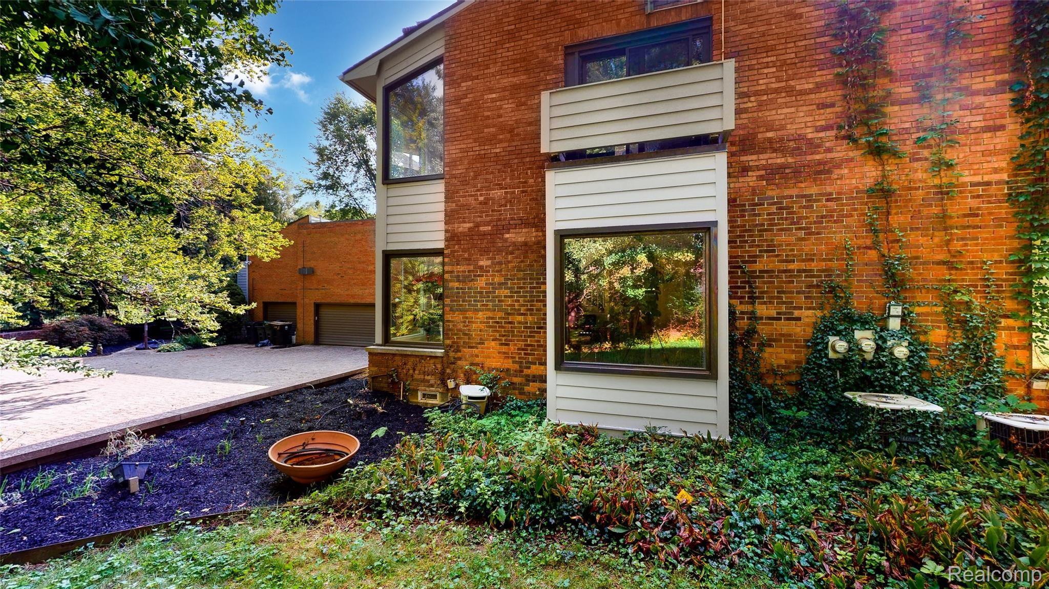 475 Goodhue Road Bloomfield Hills, MI 48304 - Photo 67 of 84 Welcome-To-475-Goodhue-Court-66-Side-of-Home.jpg