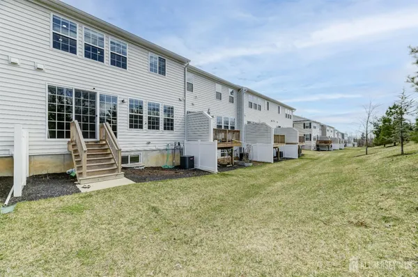 a view of a house with backyard