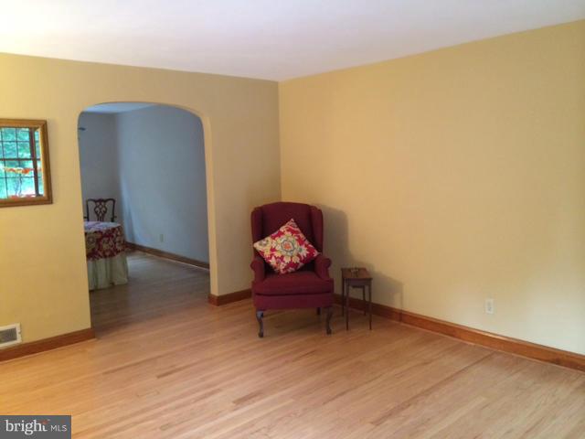 7207 Lanark Road Baltimore, MD 21212 - Photo 3 of 24 Living Room
