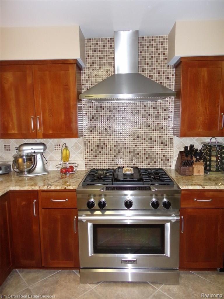 1070 North Renaud Road Grosse Pointe, MI 48236 - Photo 27 of 47 100_0046 (1280x960).jpg