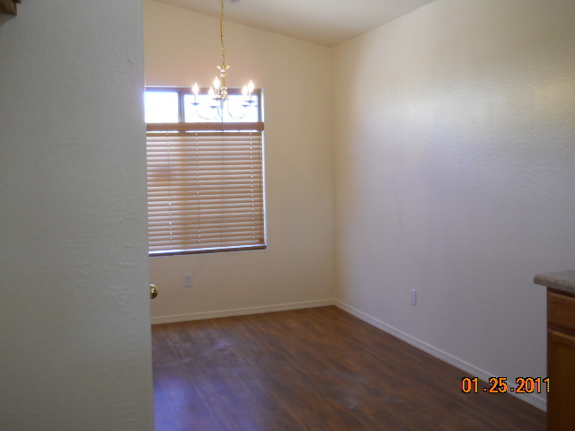 8519 West Payson Road Tolleson, AZ 85353 - Photo 3 of 19 Breakfast Nook