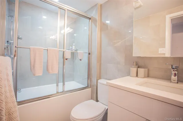 $3,700 | 230 West Broadway, Long Beach, NY 11561