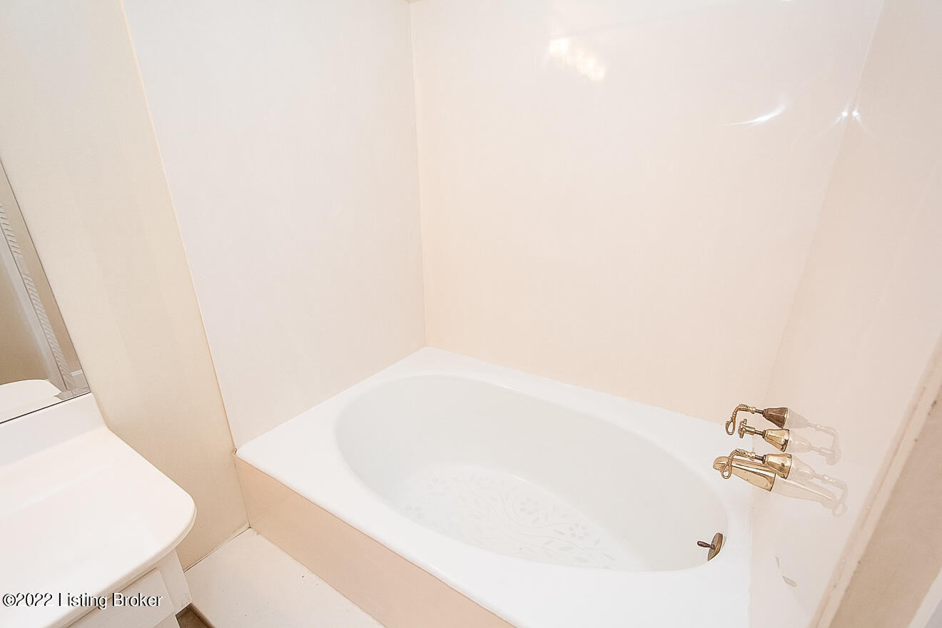210 North Chadwick Road Louisville, KY 40222 - Photo 26 of 46 Full Bath
