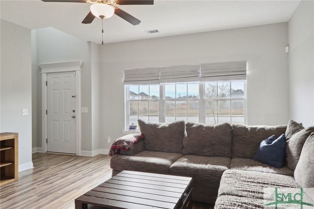348 Rutledge Drive Hinesville, GA 31313 - Photo 4 of 26 Gallery Image 4