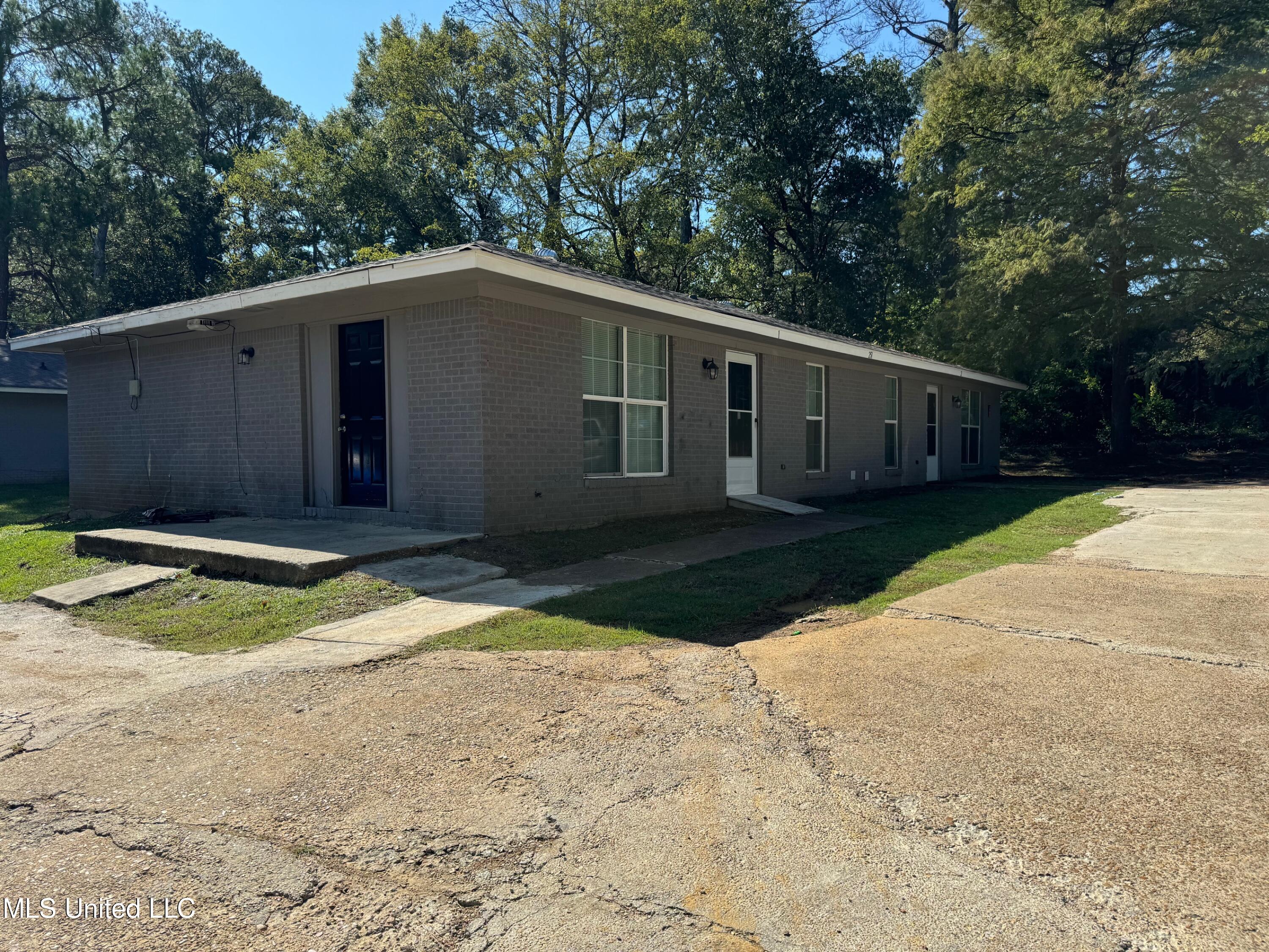 251-253 Lawrence Road Jackson, MS 39206 - Photo 1 of 12 IMG_1418