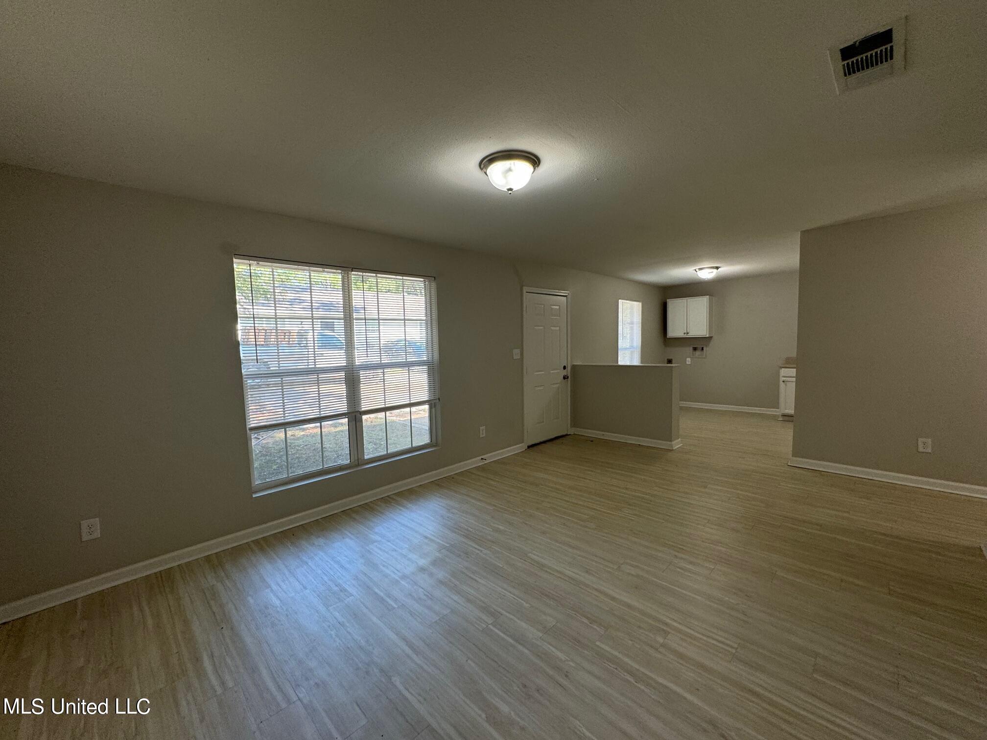 251-253 Lawrence Road Jackson, MS 39206 - Photo 5 of 12 IMG_1422