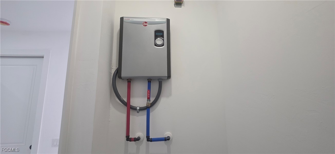 925 Chenault Street Lehigh Acres, FL 33974 - Photo 13 of 16 a close view of door lock