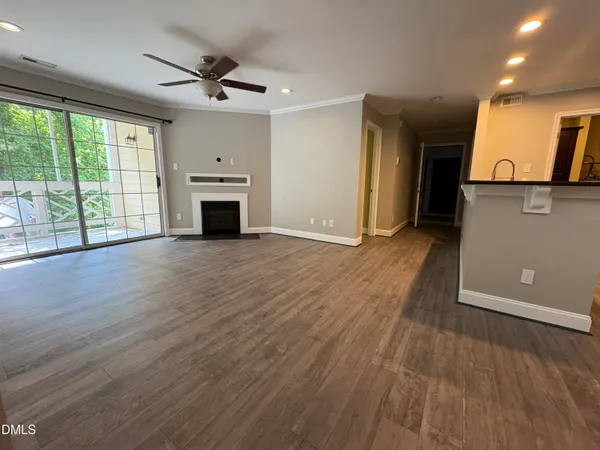 $1,600 | 1010 Kingswood Drive, Unit I, Chapel Hill, NC 27517