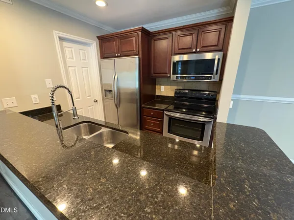 $1,600 | 1010 Kingswood Drive, Unit I, Chapel Hill, NC 27517