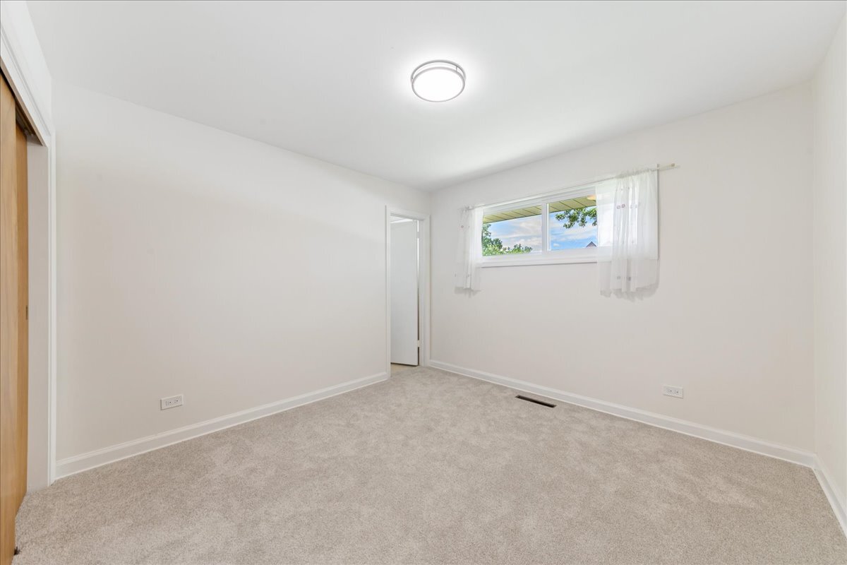 61 Miller Road Lake Zurich, IL 60047 - Photo 4 of 12