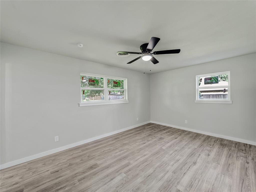 309 East Obuch Street Valley View, TX 76272 - Photo 16 of 24