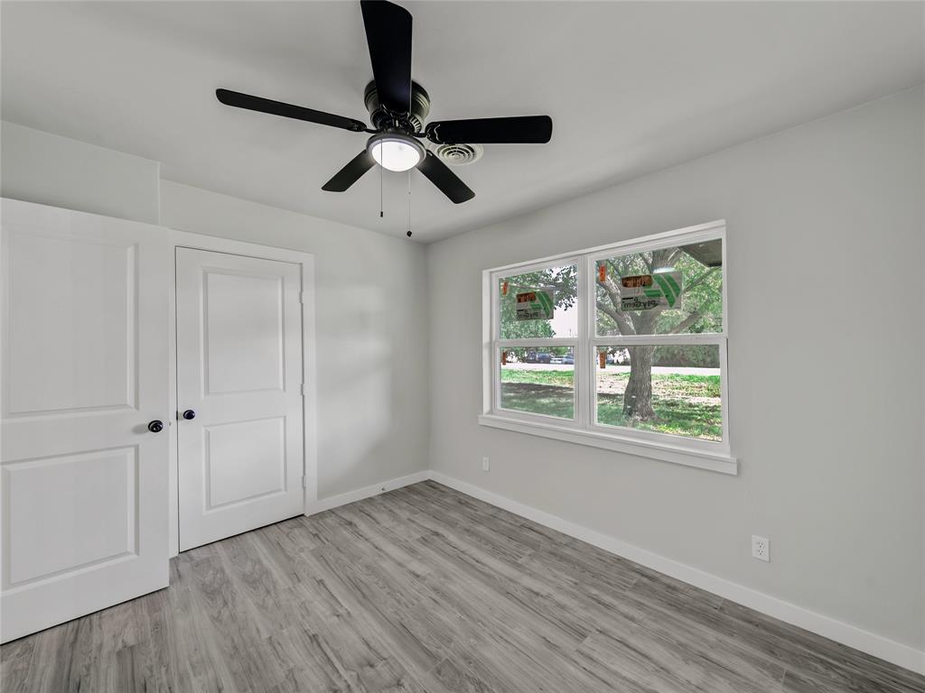 309 East Obuch Street Valley View, TX 76272 - Photo 19 of 24