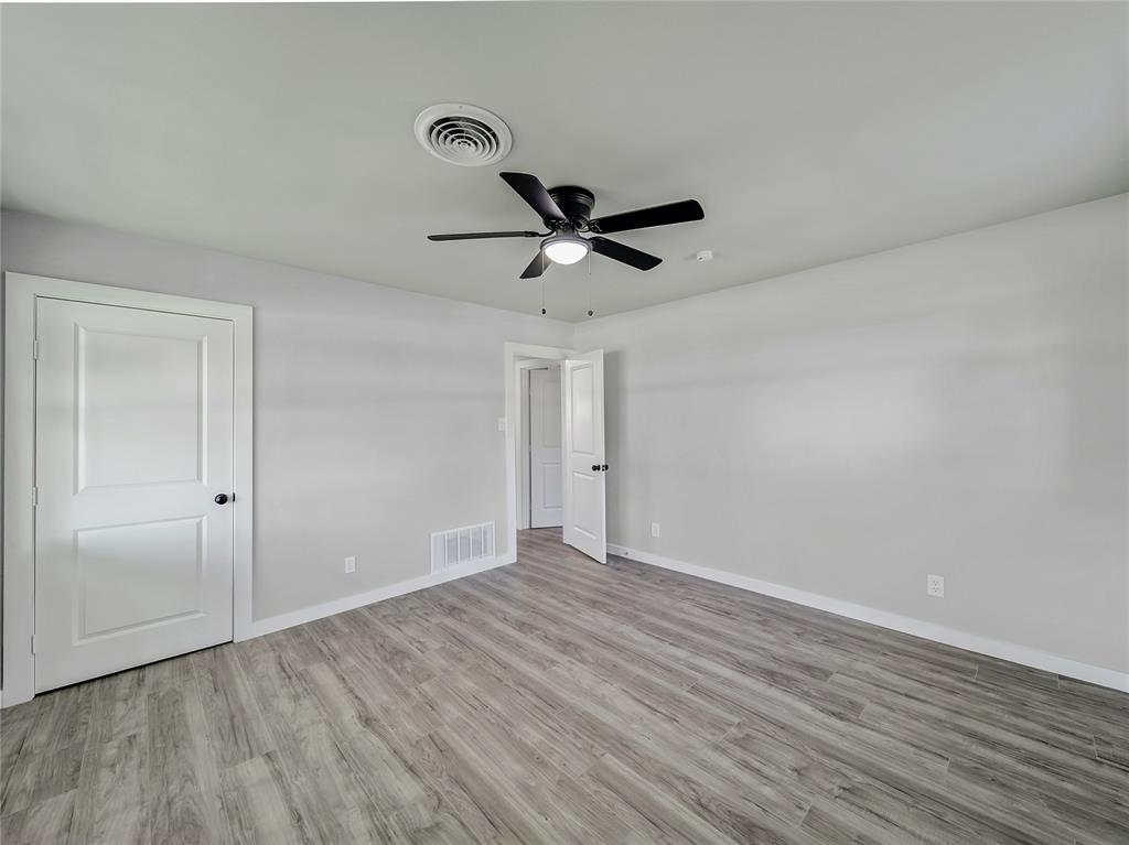 309 East Obuch Street Valley View, TX 76272 - Photo 20 of 24