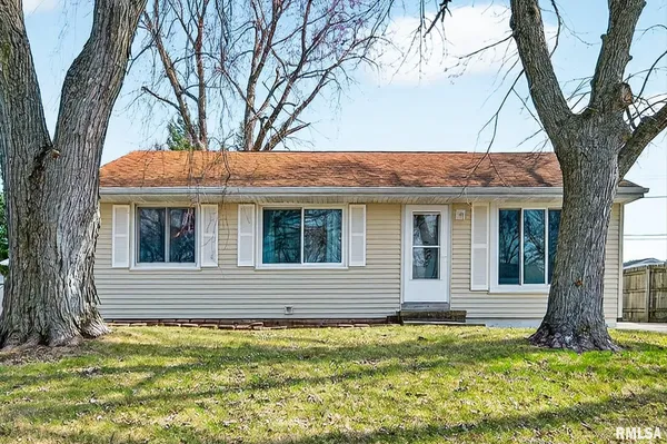 $161,000 | 207 Linnhill Lane, Washington, IL 61571