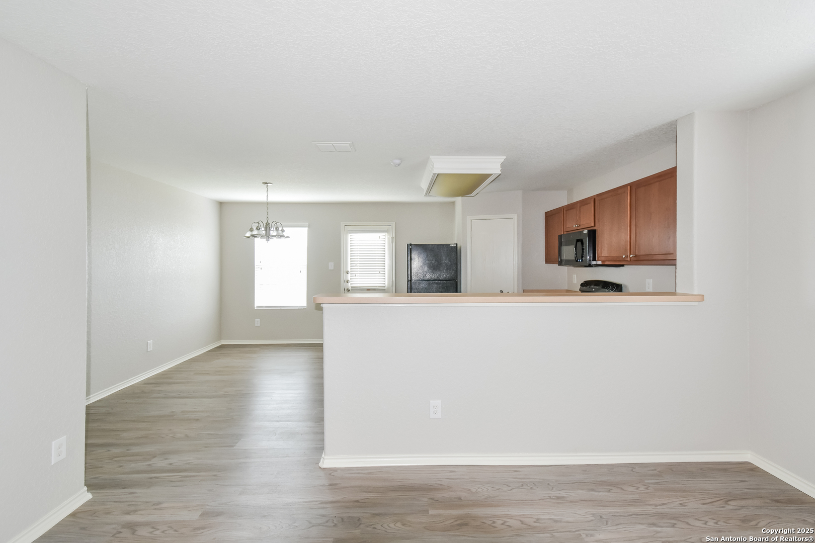 3603 Alonzo Fields Converse, TX 78109 - Photo 3 of 16 a view of a livingroom and a workspace