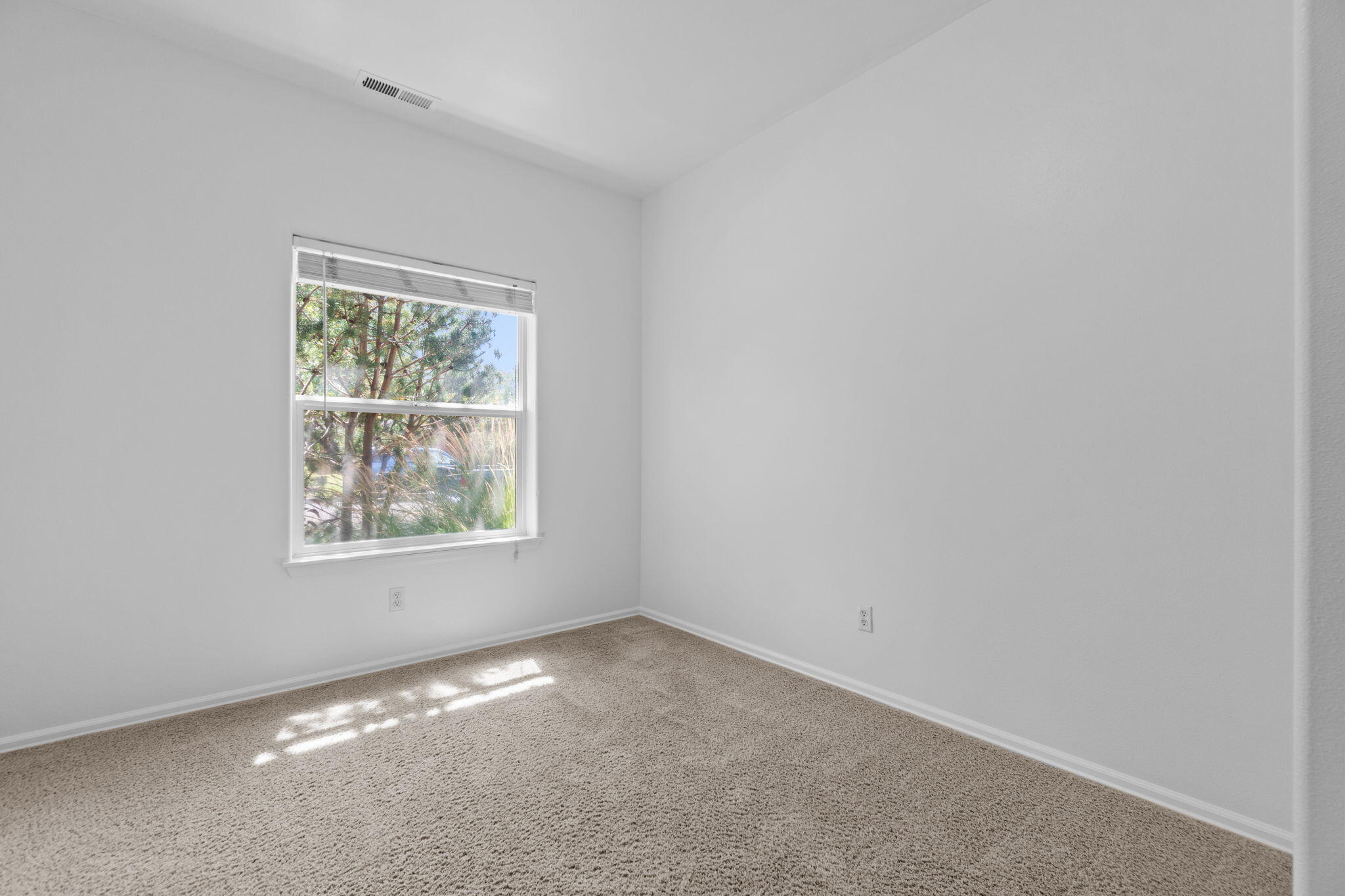 61209 Larkspur Loop Bend, OR 97702 - Photo 17 of 39 2nd Bedroom