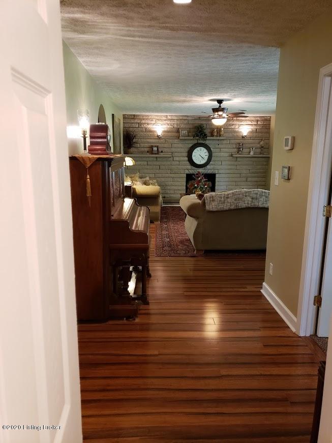 2800 Timber Hill Road Louisville, KY 40214 - Photo 27 of 83 Hall to Full Bath