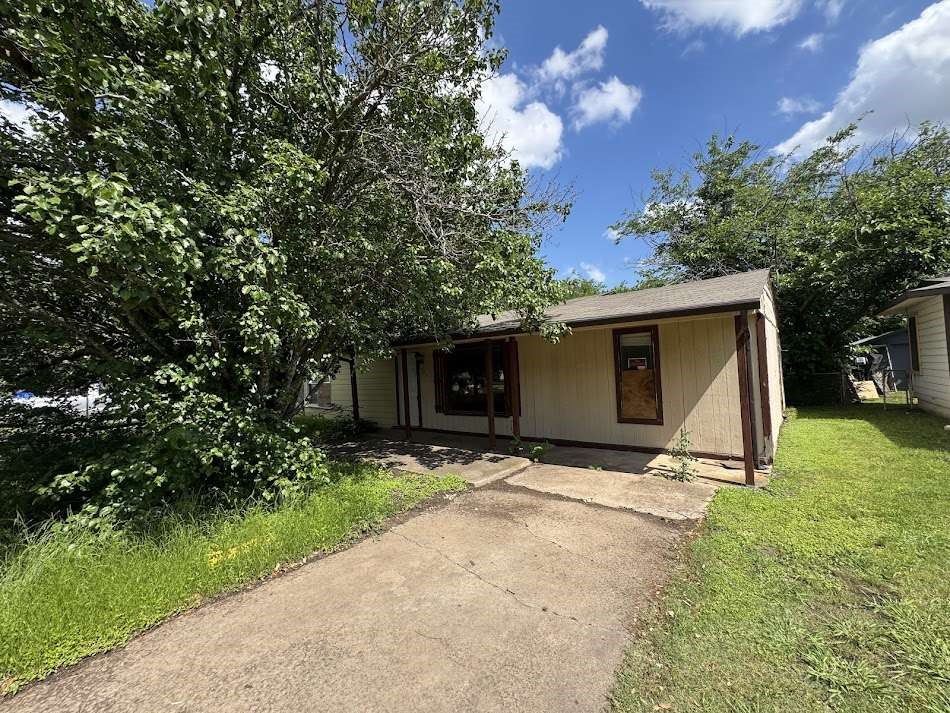 905 Euclid Street Cleburne, TX 76033 - Photo 2 of 15 a view of a backyard