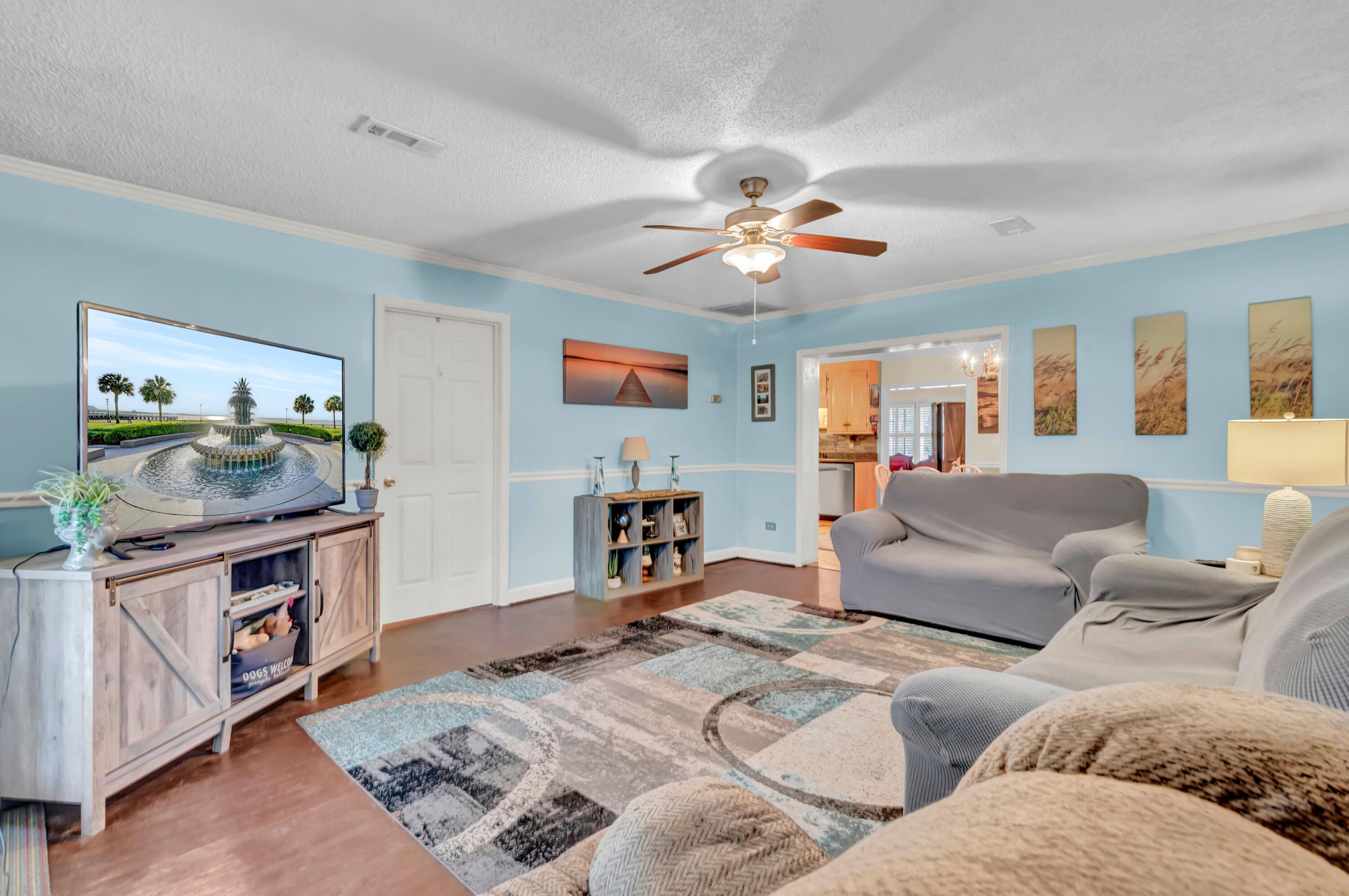 113 Hilltop Street Kingstree, SC 29556 - Photo 10 of 27 113 Hilltop Family Room 2