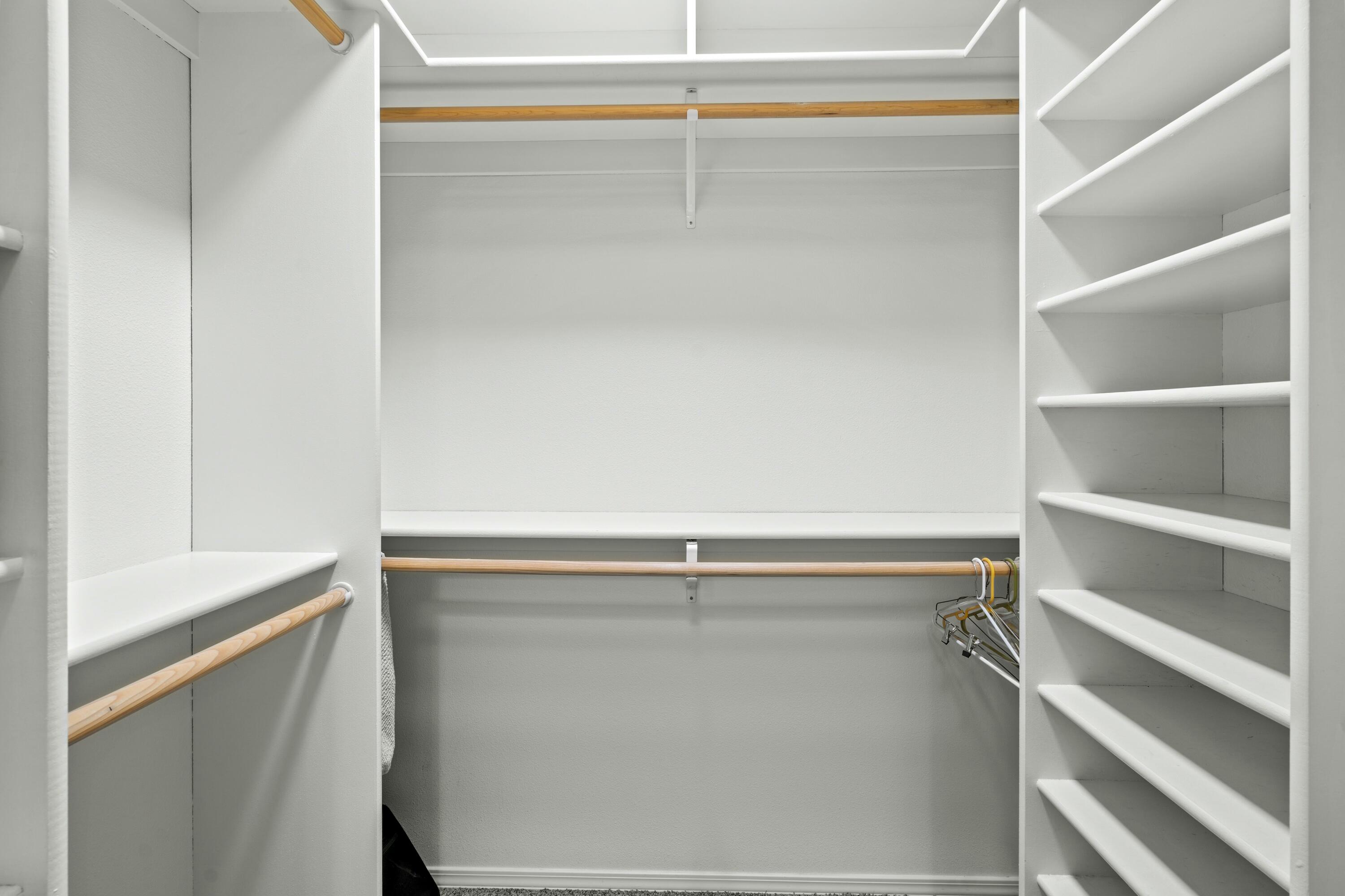 466 Three Pines Road Grants Pass, OR 97526 - Photo 11 of 41 Primary Closet