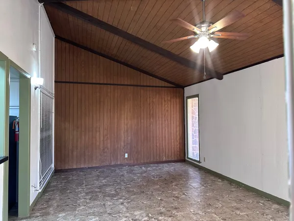 $1,050 | 126 Conference Drive, Unit 209, Bastrop, TX 78602