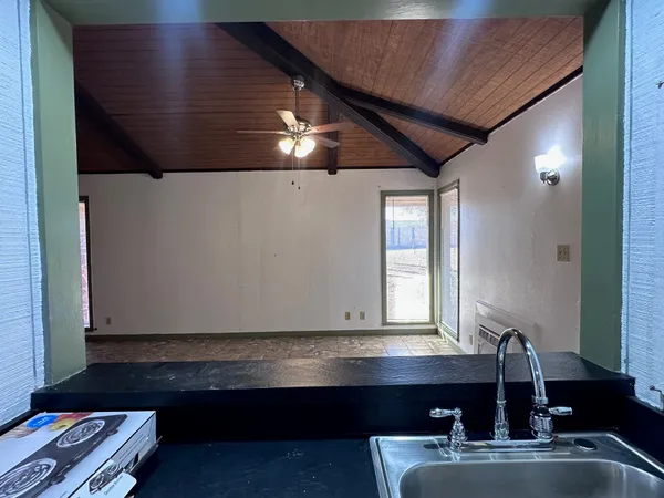 $1,050 | 126 Conference Drive, Unit 209, Bastrop, TX 78602