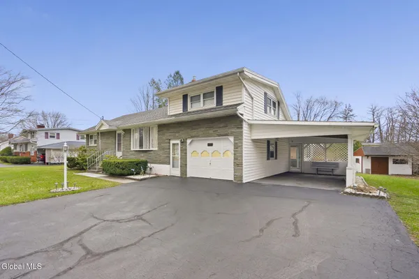 $259,900 | 149 Putnam Road, Rotterdam, NY 12306