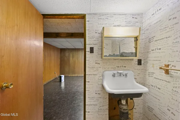 $259,900 | 149 Putnam Road, Rotterdam, NY 12306