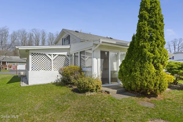 $259,900 | 149 Putnam Road, Rotterdam, NY 12306