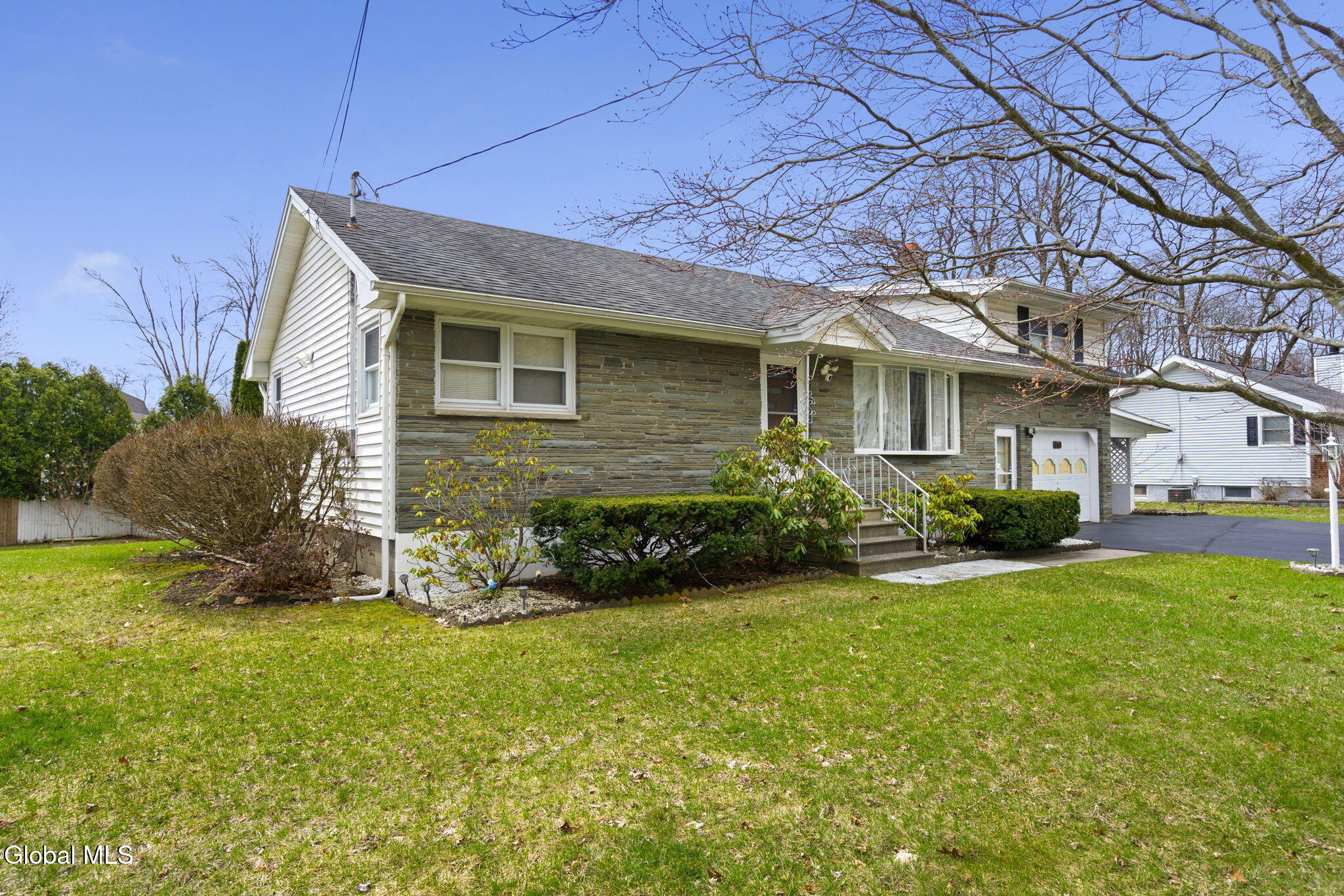 149 Putnam Road Rotterdam, NY 12306 - Photo 3 of 28 p1