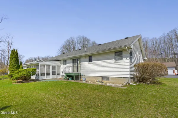 $259,900 | 149 Putnam Road, Rotterdam, NY 12306