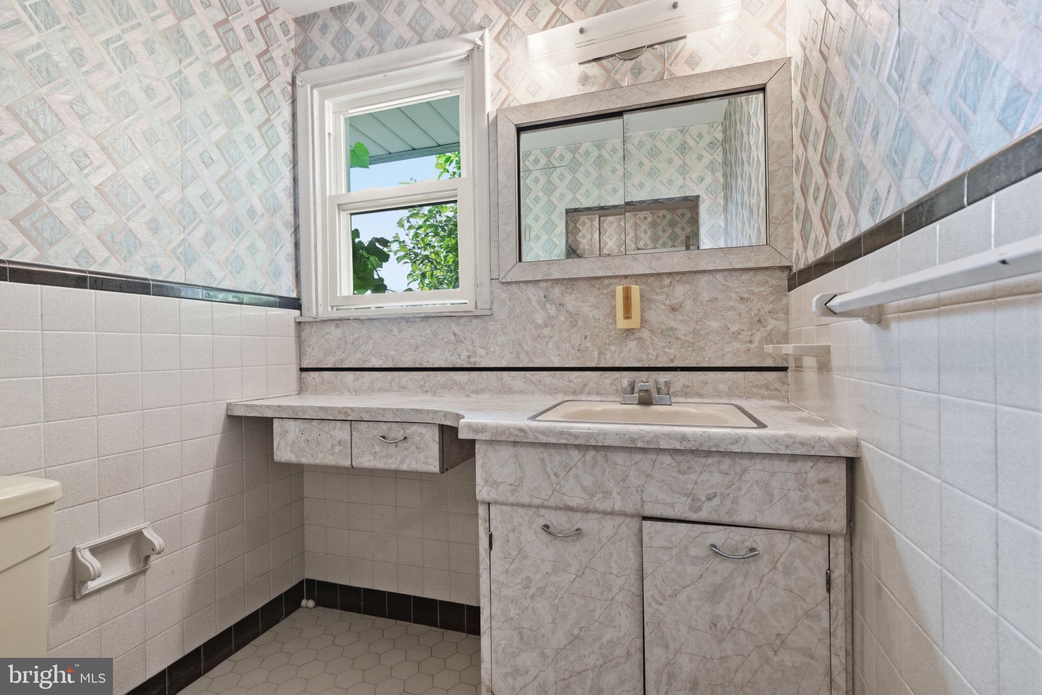 9219 Burbank Road Philadelphia, PA 19115 - Photo 14 of 29