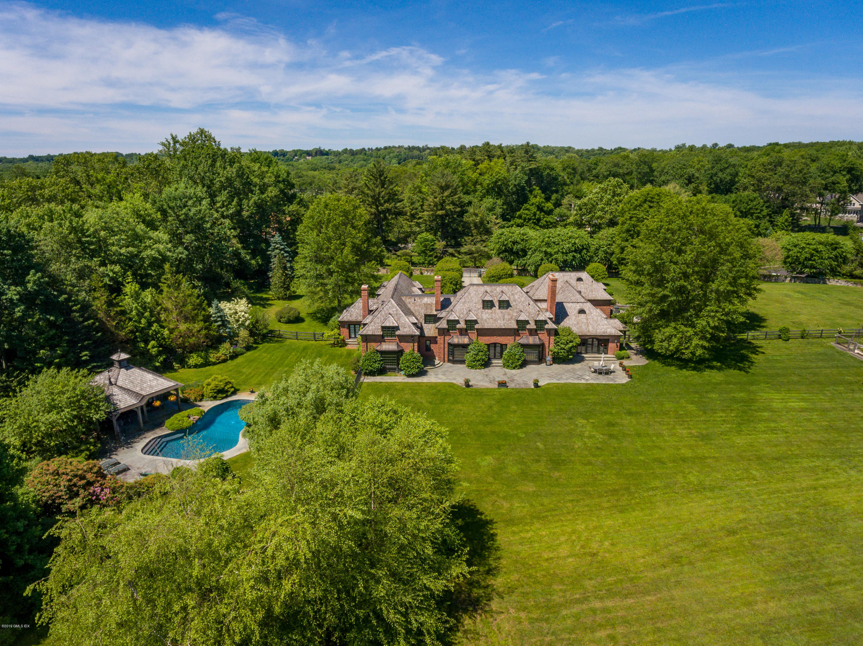 55 Mooreland Road Greenwich, CT 06831 - Photo 4 of 43 a view of a garden with lawn chairs