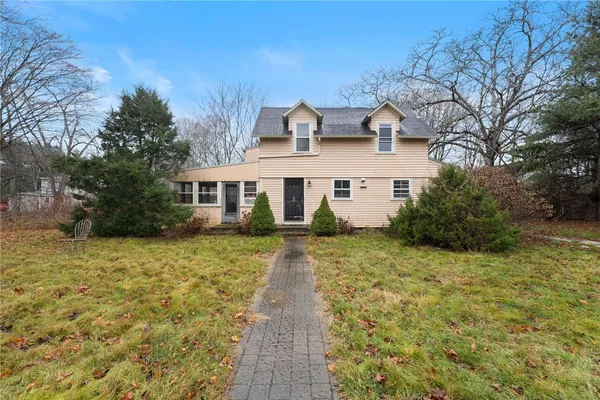 $550,000 | 39 Hazard Avenue, South Kingstown, RI 02879