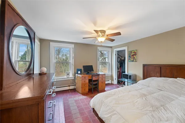 $550,000 | 39 Hazard Avenue, South Kingstown, RI 02879