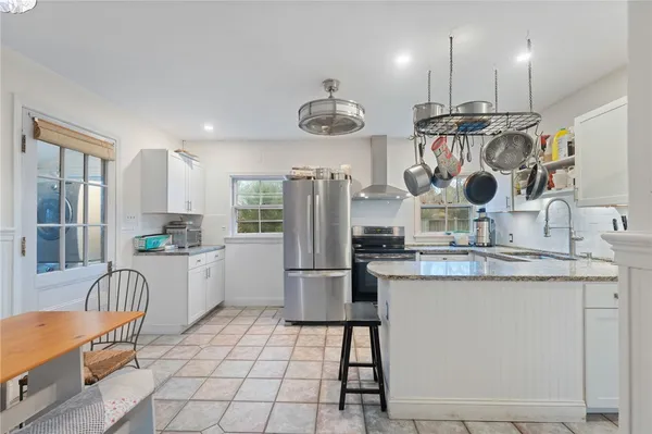 $550,000 | 39 Hazard Avenue, South Kingstown, RI 02879