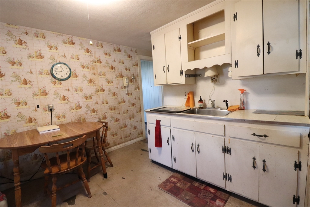 22 Windsor Road Beverly, MA 01915 - Photo 10 of 23