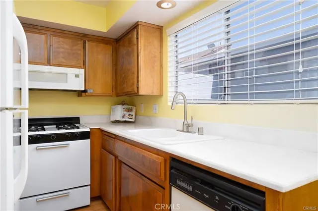 $599,900 | 408 North Catalina Avenue, Unit 6, Pasadena, CA 91106